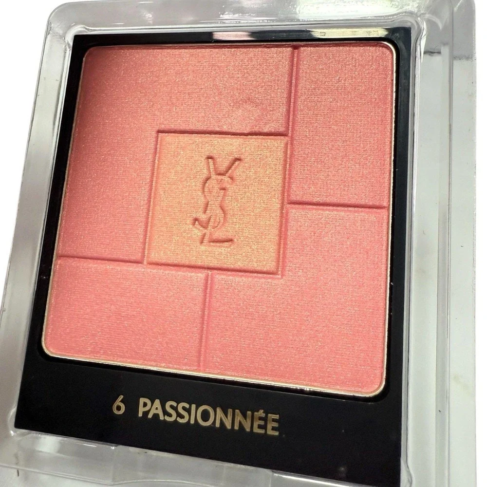 Yves Saint Laurent Blush Volupte Heart of Light Powder Blush in shade 6 Passionn
